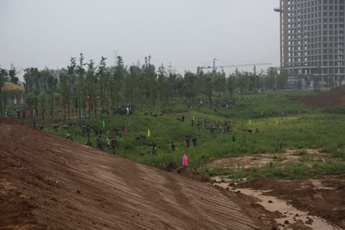 _双拥2组织军分区部队官兵参加许昌市水系工程建设.JPG